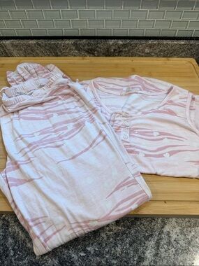 Women's Pink Zebra-Print Pajama Set - Soft Sleepwear